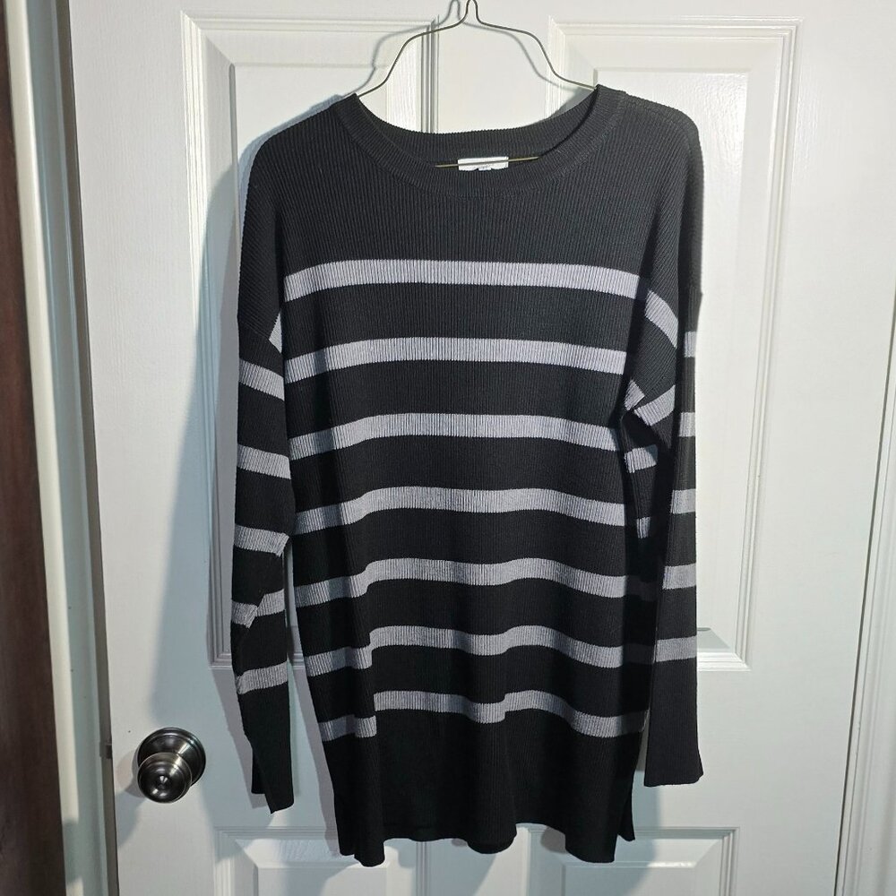 Women's Long Sleeve Tunic Sweater- S